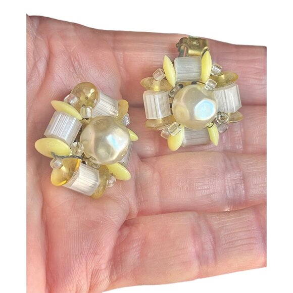 Japan Clip-On Earrings Lot Of 2 Pairs Yellow & White AND Peach OJ & White VTG - Picture 2 of 9